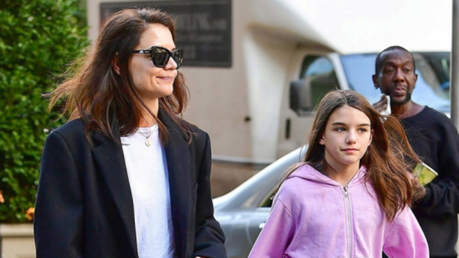 Katie Holmes And Suri Cruise Show Off Matchign Tie Dye Outfits — Pic Hollywood Life 