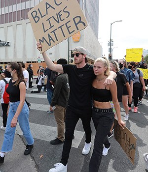 Los Angeles, CA - Logan Paul seen holding up a Black Lives Matter sign as she marches with his friends and Josie Canseco during today's continued protest.Pictured: Logan Paul, Josie CansecoBACKGRID USA 2 JUNE 2020 USA: +1 310 798 9111 / usasales@backgrid.comUK: +44 208 344 2007 / uksales@backgrid.com*UK Clients - Pictures Containing ChildrenPlease Pixelate Face Prior To Publication*