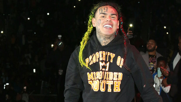 Tekashi 6ix9ine Flashes Handfuls Of Cash Outside Secret Hideaway: Pic ...