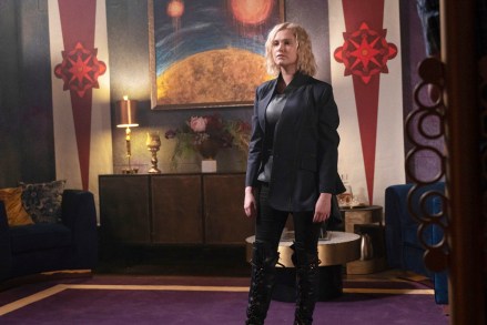 The 100 -- "From The Ashes" -- Image Number: HU701A_0138r.jpg -- Pictured: Eliza Taylor as Clarke -- Photo: Colin Bentley/The CW -- © 2020 The CW Network, LLC. All rights reserved.