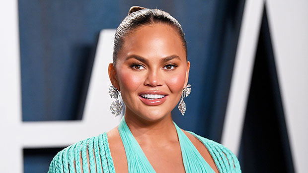 Chrissy Teigen Shares First Pic After Removing Her Breast Implants ...