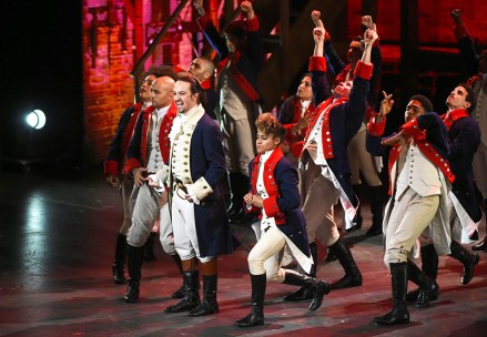 Лін-Мануель Міранда та акторський склад Гамільтона виступають на Tony Awards у Beacon Theatre, Нью-Йорк, 2016 Tony Awards - Шоу, Нью-Йорк, США