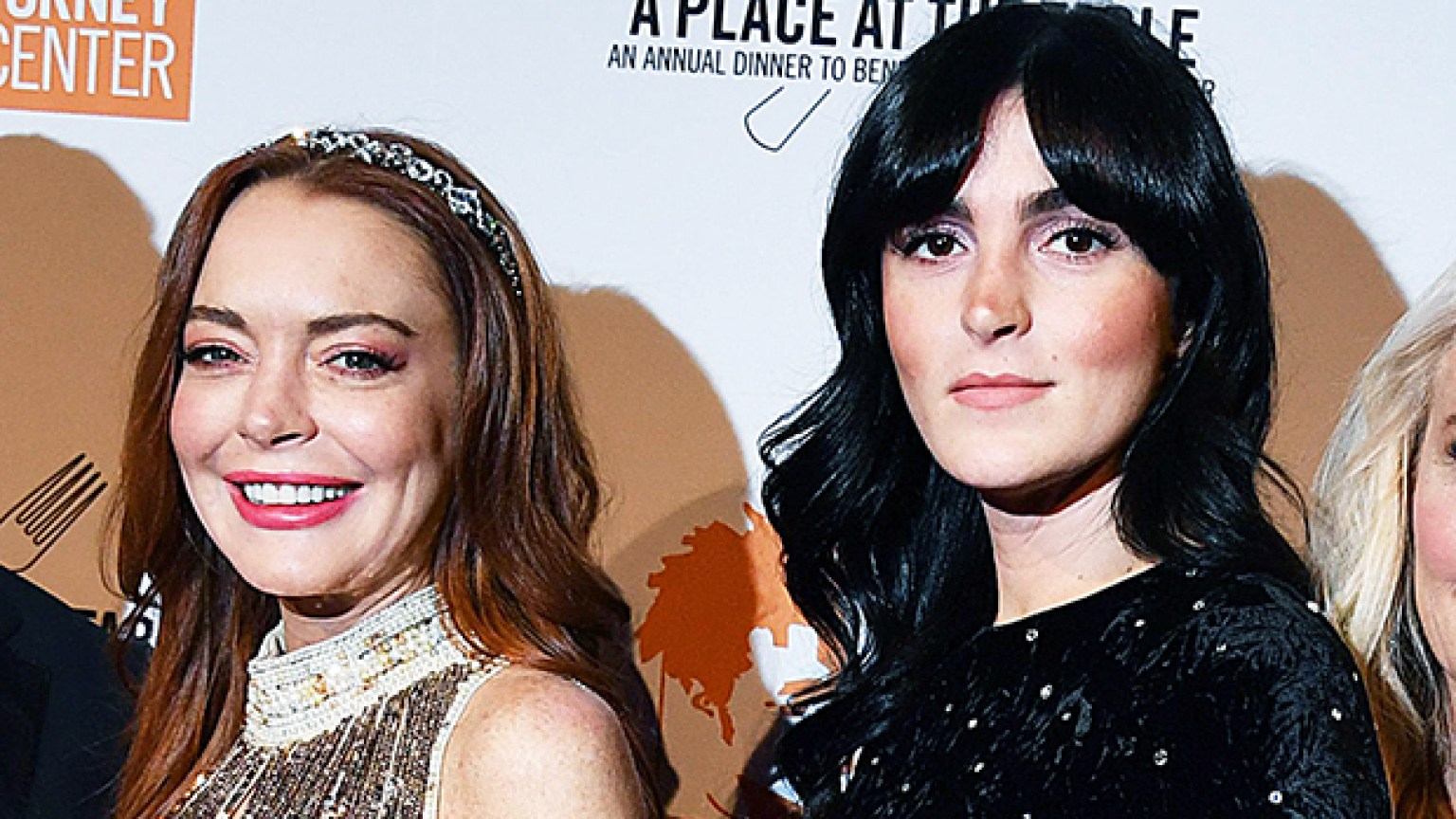 Lindsay Lohan Posts Selfie With Sister Ali On Twitter See Pretty Pic