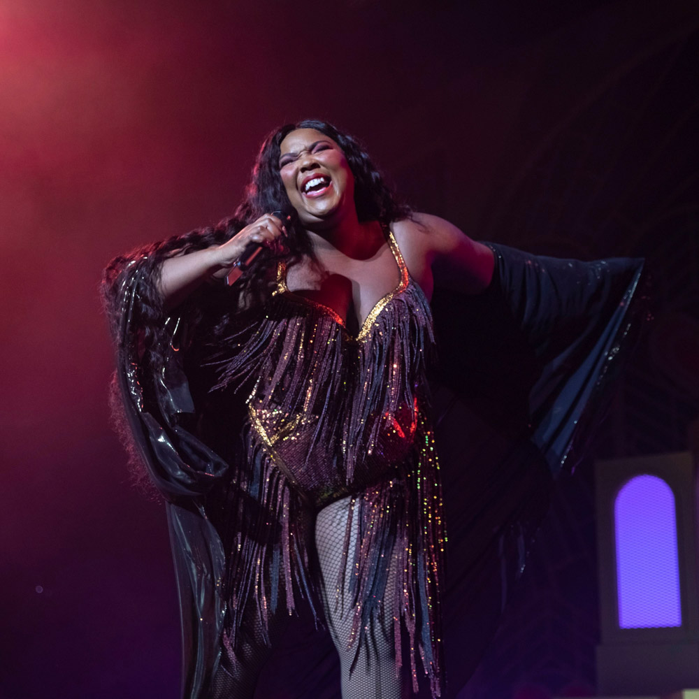 Lizzo's Hottest Performance Looks: See Photos Of Her On-Stage Outfits –  Hollywood Life