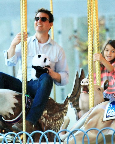Tom Cruise, Katie Holmes, Suri Cruise ride on  Schenley Plaza carousel in Pittsburgh, PA.  Suri rode on a pig and a seal, Katie rode on an ostrich and dragon, while Tom rode on an eagle and seahorsePictured: Tom Cruise,Katie Holmes,Suri Cruise,Tom CruiseKatie HolmesSuri CruiseRef: SPL323857 081011 NON-EXCLUSIVEPicture by: SplashNews.comSplash News and PicturesUSA: +1 310-525-5808London: +44 (0)20 8126 1009Berlin: +49 175 3764 166photodesk@splashnews.comWorld Rights, No France Rights