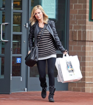 Emily Maynard from the Bachelorette goes shopping for books at Barnes and Noble in Charlotte, North Carolina.

Pictured: Emily Maynard
Ref: SPL445284 091012 NON-EXCLUSIVE
Picture by: SplashNews.com

Splash News and Pictures
USA: +1 310-525-5808
London: +44 (0)20 8126 1009
Berlin: +49 175 3764 166
photodesk@splashnews.com

World Rights