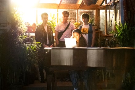 JULIE AND THE PHANTOMS (L to R) JEREMY SHADA as REGGIE, OWEN JOYNER as ALEX, MADISON REYES as JULIE, and CHARLIE GILLESPIE as LUKE in episode 101 of JULIE AND THE PHANTOMS Cr. KAILEY SCHWERMAN/NETFLIX © 2020