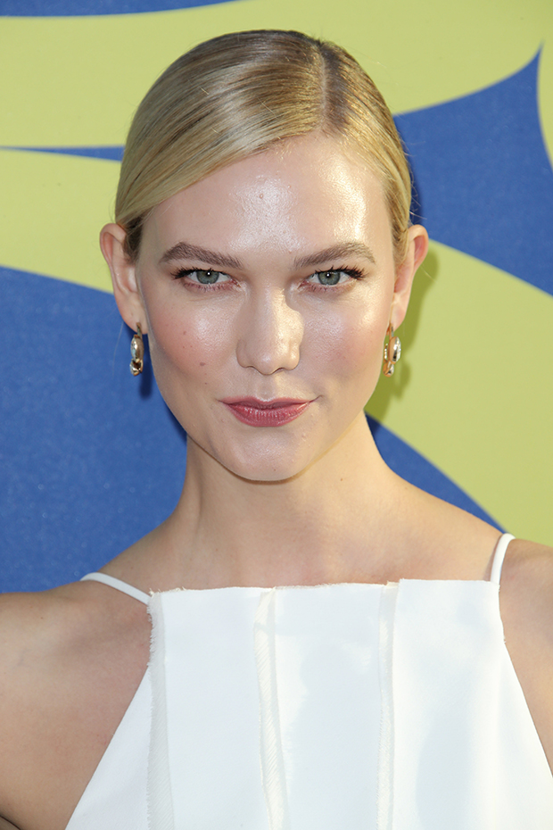 Best Makeup Look For Selfies: Karlie Kloss’s Makeup Artist Tips ...