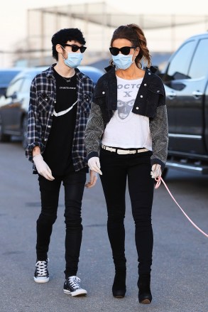 Kate Beckinsale and toy boy Goody Grace enjoy a romantic sunset stroll along the Oceanside in Malibu alone with Kates adorable pup. The couple kept it safe wearing gloves and masks during the COVID-19 virus pandemic lockdown. 15 May 2020 Pictured: Kate Beckinsale, Goody Grace. Photo credit: Rachpoot/MEGA TheMegaAgency.com +1 888 505 6342 (Mega Agency TagID: MEGA665910_002.jpg) [Photo via Mega Agency]
