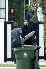 Los Angeles, CA  - *EXCLUSIVE*  - 'Blood & Treasure' Moroccan actress Sofia Pernas seen at her boyfriend Justin Hartley's house as they get a new table delivered to his house on Christmas Day.

Pictured: Sofia Pernas, Justin Hartley

BACKGRID USA 25 DECEMBER 2020 

BYLINE MUST READ: Stefan / BACKGRID

USA: +1 310 798 9111 / usasales@backgrid.com

UK: +44 208 344 2007 / uksales@backgrid.com

*UK Clients - Pictures Containing Children
Please Pixelate Face Prior To Publication*