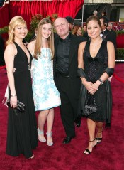 Phil Collins, Wife Orianne and Daughters Joely and Lily
2004 Oscar Arrivals
February 29, 2004 - Hollywood, CA .
Phil Collins and Family .
Arrivals at the 76th Annual Academy Awards .
Photo®Jim Smeal/BEImages