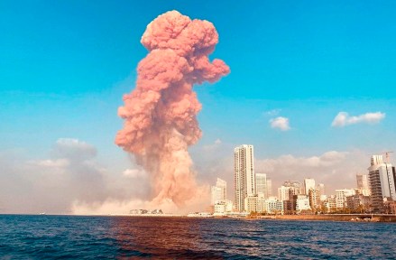 6300970 04.08.2020 Smoke rises after an explosion in Beirut, Lebanon. Mikhail Alaeddin / Sputnik  via AP