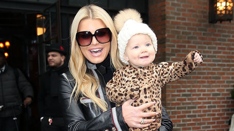 Jessica Simpson And Daughter Birdie Snuggle In New Instagram Pic Hollywood Life 