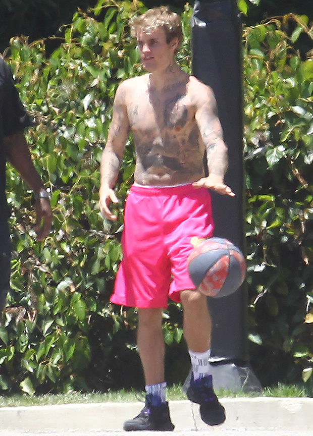 Justin Bieber shirtless