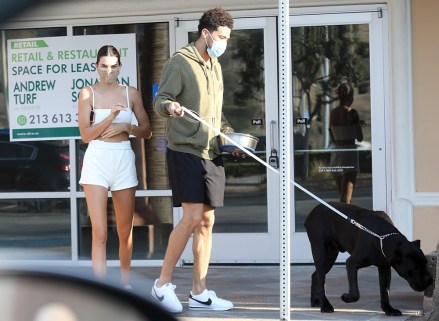 Malibu, CA - *EXCLUSIVE* - Kendall Jenner and rumored new boyfriend Devin Booker were seen leaving a Malibu pet store while running errands together.  310 798 9111 / ussales@backgrid.com UK: +44 208 344 2007 / uksales@backgrid.com *UK customers - please pixelate faces before posting photos with children*
