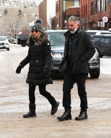 Aspen, CO - *EXCLUSIVE* - Lori Loughlin and her husband, Mossimo Giannulli, enjoy a walk and some shopping at Louis Vuitton in Aspen.  Image: Laurie Loughlin, Mossimo Giannulli BACKGRID USA December 30, 2022 BYLINE MUST READ: 1 / BACKGRID USA: +1 310 798 9111 / usasales@backgrid.com UK: +44 208 344 2007 / uksales@backgrid.com *UK CUSTOMERS - Image Children who have children, please pixelate before publishing*