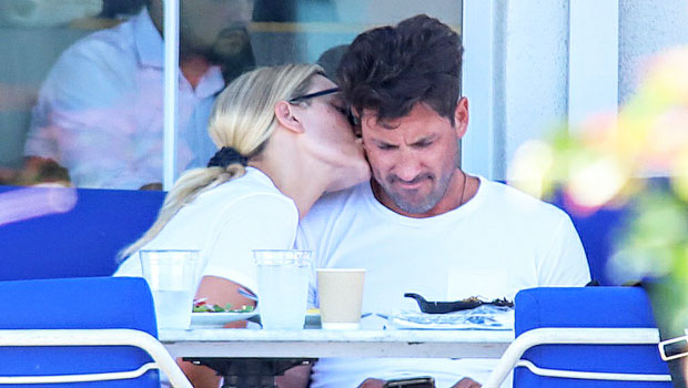 Maksim Chmerkovskiy Peta Murgatroyd S Pda Kisses Before Dwts Premiere Hollywood Life