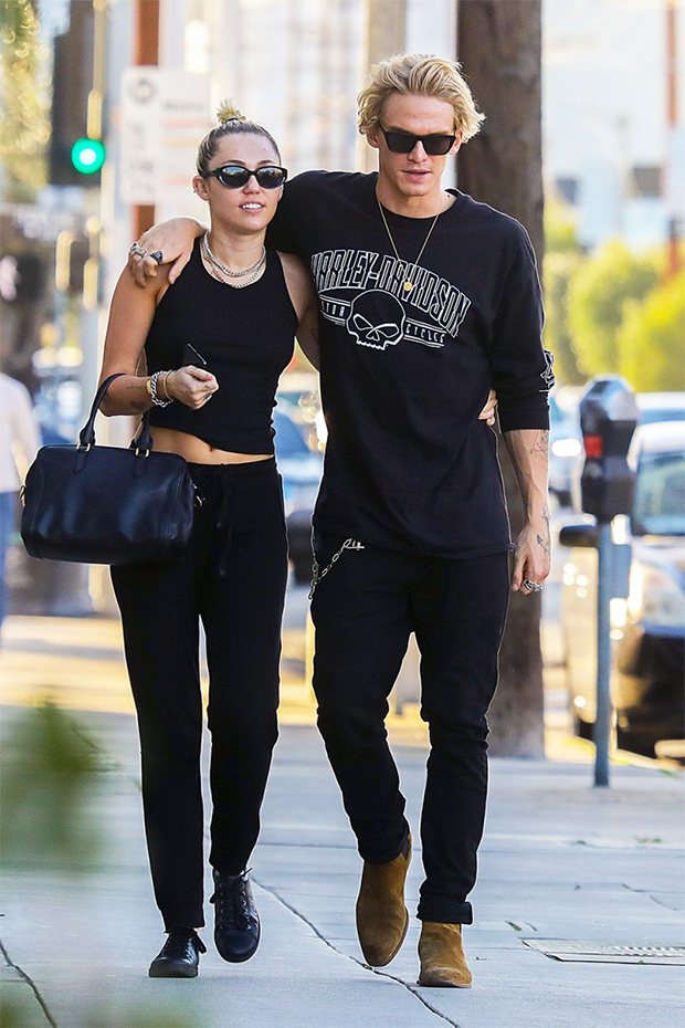 Miley Cyrus Cody Simpson Split After 10 Mos Of Dating Report Hollywood Life