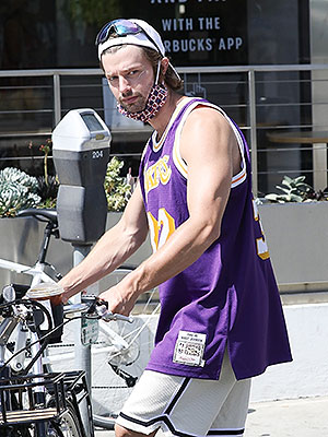 Arnold Schwarzenegger’s Sons: Photos – Hollywood Life