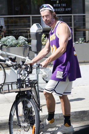 Brentwood, CA  - *EXCLUSIVE*  - Lakers fan Patrick Schwarzenegger enjoys his iced coffee while going for a cruise on his E-bike around Brentwood.Pictured: Patrick SchwarzeneggerBACKGRID USA 15 AUGUST 2020 USA: +1 310 798 9111 / usasales@backgrid.comUK: +44 208 344 2007 / uksales@backgrid.com*UK Clients - Pictures Containing ChildrenPlease Pixelate Face Prior To Publication*