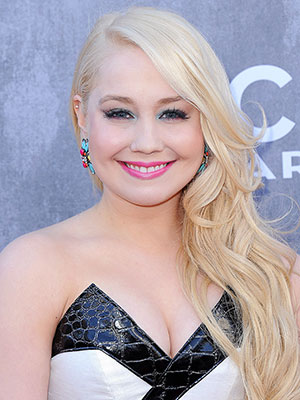 Raelynn country deals singer