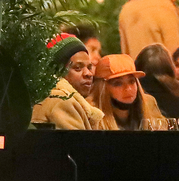 Beyonce Jay Z Enjoy Dinner Date Outdoors In Nyc Photos Hollywood Life