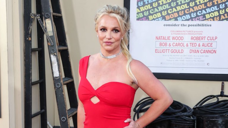 Britney Spears Does Handstands & Yoga Poses In Short Shorts: Pics ...