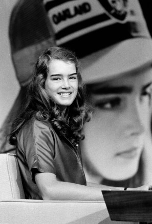 Oyuncu/model Brooke Shields, NBC dizisinin setinde gösteriliyor. "Bugün göster," 2 Nisan 1979. (AP Fotoğrafı/Dave Pickoff)