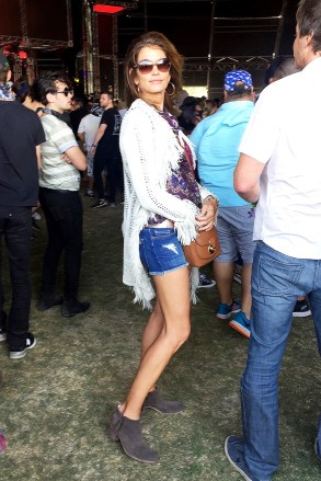 Indio, CA - Indio, CA - Cindy Crawford shows her model legs as she attends day one festivities of the Coachella Music Festival with husband Rande Gerber.   AKM-GSI 15 APRIL 2016 To License These Photos, Please Contact : Maria Buda (917) 242-1505 mbuda@akmgsi.comor  Steve Ginsburg (310) 505-8447 (323) 423-9397 steve@akmgsi.com sales@akmgsi.com