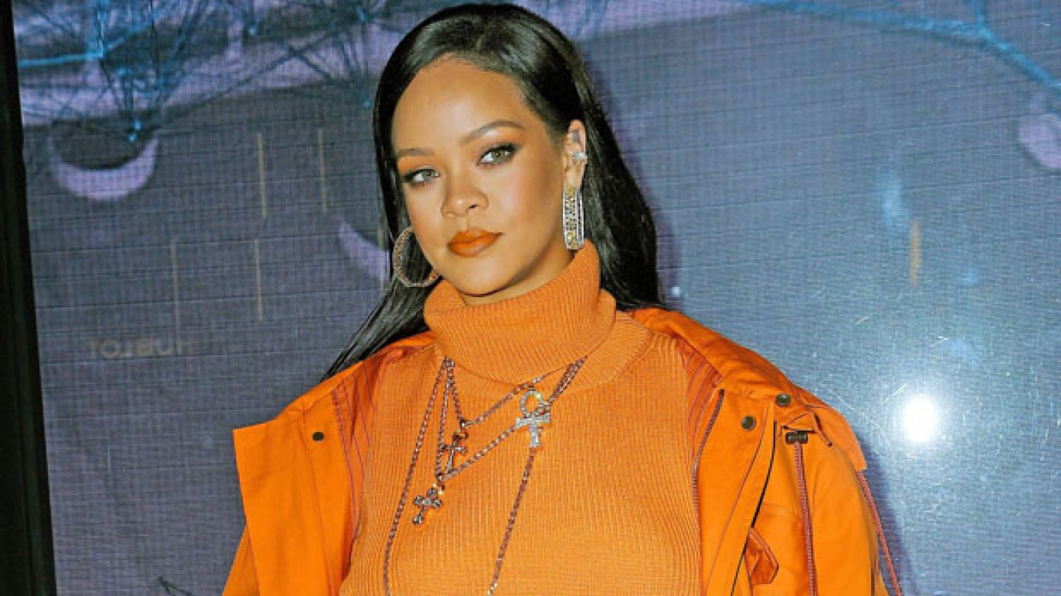 Rihanna Claps Back At Follower Who Shades Her For Sunscreen In Winter ...