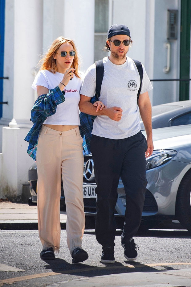 Robert Pattinson & Suki Waterhouse 