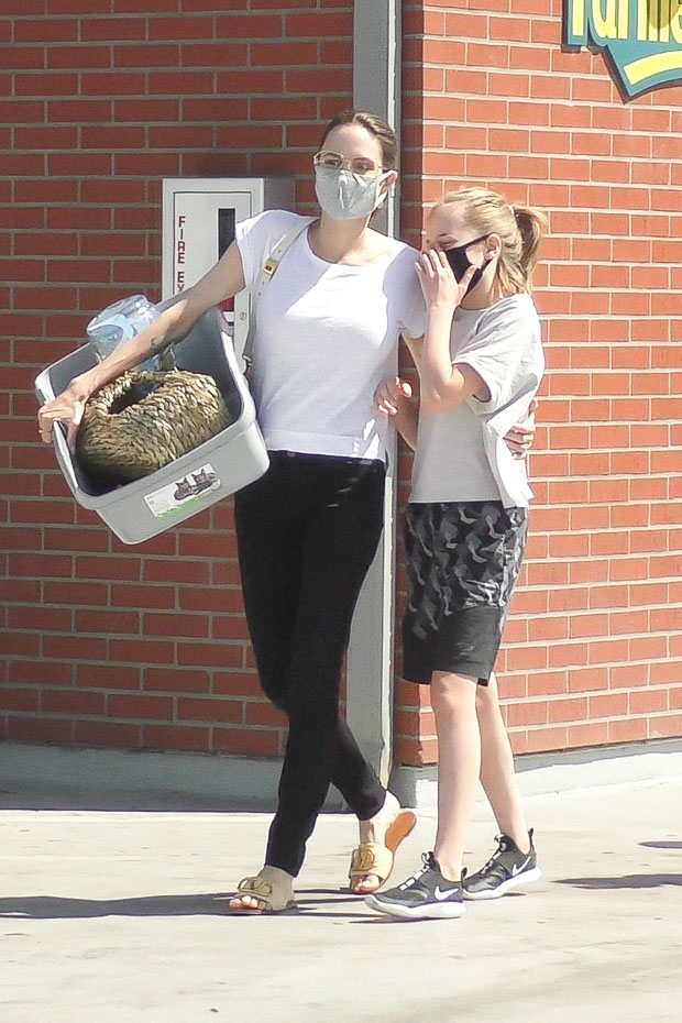 Angelina Jolie & Daughter Vivienne