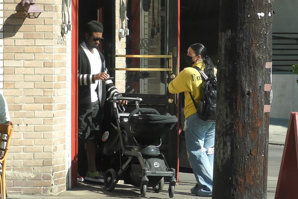 Los Feliz, CA - *EXCLUSIVE* - Usher and his girlfriend Jenn Goicoechea enjoy some family time as they step out for lunch with their daughter Sovereign and their newborn baby.