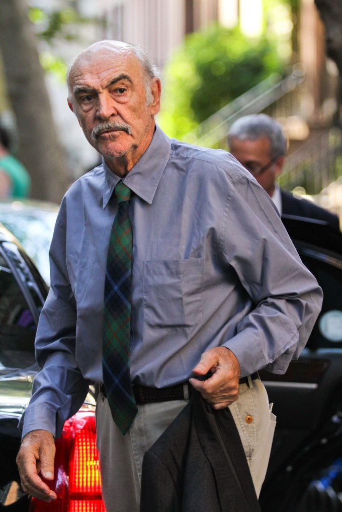 Sean Connery walks in the Big Apple