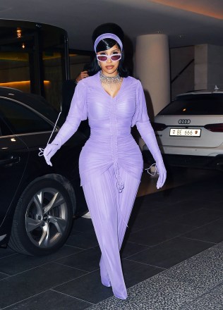 Cardi B in action during Paris Fashion Week in Paris, France on October 3, 2021. Cardi B arrives at the Ritz Hotel, Paris Fashion Week, France - October 3, 2021 wearing Richard his Quinn in same outfit as catwalk model *12455697ar