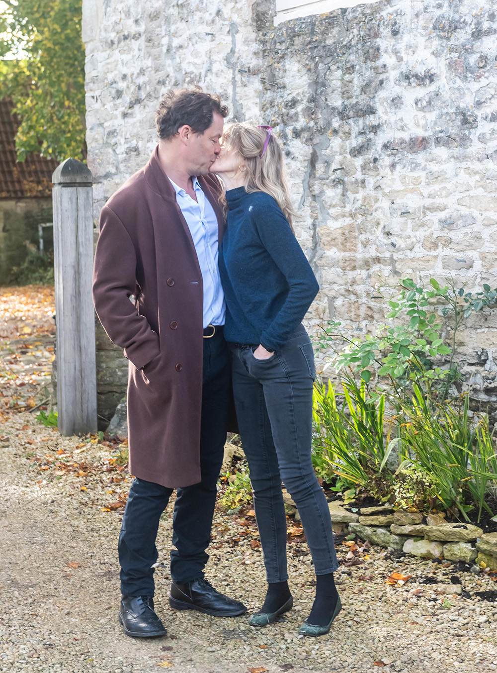 Dominic West and wife Catherine FitzGerald kissing marriage