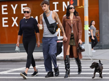 Dua Lipa, Anwar Hadid And Yolanda Hadid Walk Home From Lunch In New York City.  Dua is wearing a rust trench coat, alligator boots and plaid mini skirt.  Dua walks her dog on a leash. Pictured: Dua Lipa, Anwar Hadid, Yolanda HadidRef: SPL5258911 210921 NON-EXCLUSIVEPicture by: Christopher Peterson / SplashNews.comSplash News and PicturesUSA: +1 310-525-5808London: +44 (0)20 8126 1009Berlin: +49 175 3764 166photodesk@splashnews.comWorld Rights