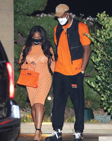 EXCLUSIVE: Jordyn Woods shows off her curves in a orange dress as she and Karl-Anthony Towns grab dinner at Nobu Malibu in Malibu. 07 Oct 2020 Pictured: Jordyn Woods And Karl-Anthony Towns. Photo credit: Photographer Group/MEGA TheMegaAgency.com +1 888 505 6342 (Mega Agency TagID: MEGA706067_001.jpg) [Photo via Mega Agency]