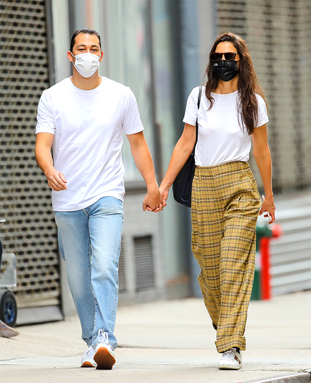 Katie Homes & Emilio Vitolo Jr.’s Subway Date: Hold Hands & Get Cozy In