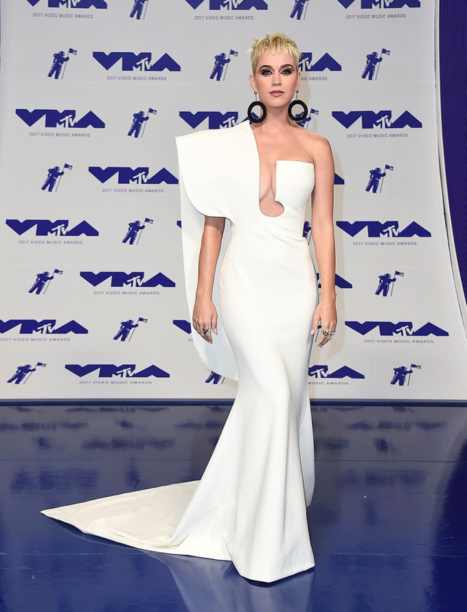Katy Perry’s Red Carpet Outfits: Photos Of Her Hottest Looks ...