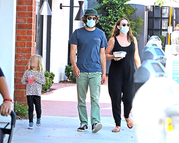 Leighton Meester & Adam Brody Take Daughter Lunch After Welcoming Baby ...