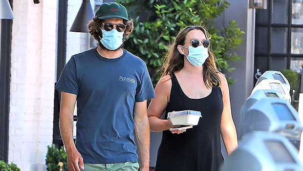 Leighton Meester Adam Brody Take Daughter Lunch After Welcoming Baby No 2 Hollywood Life