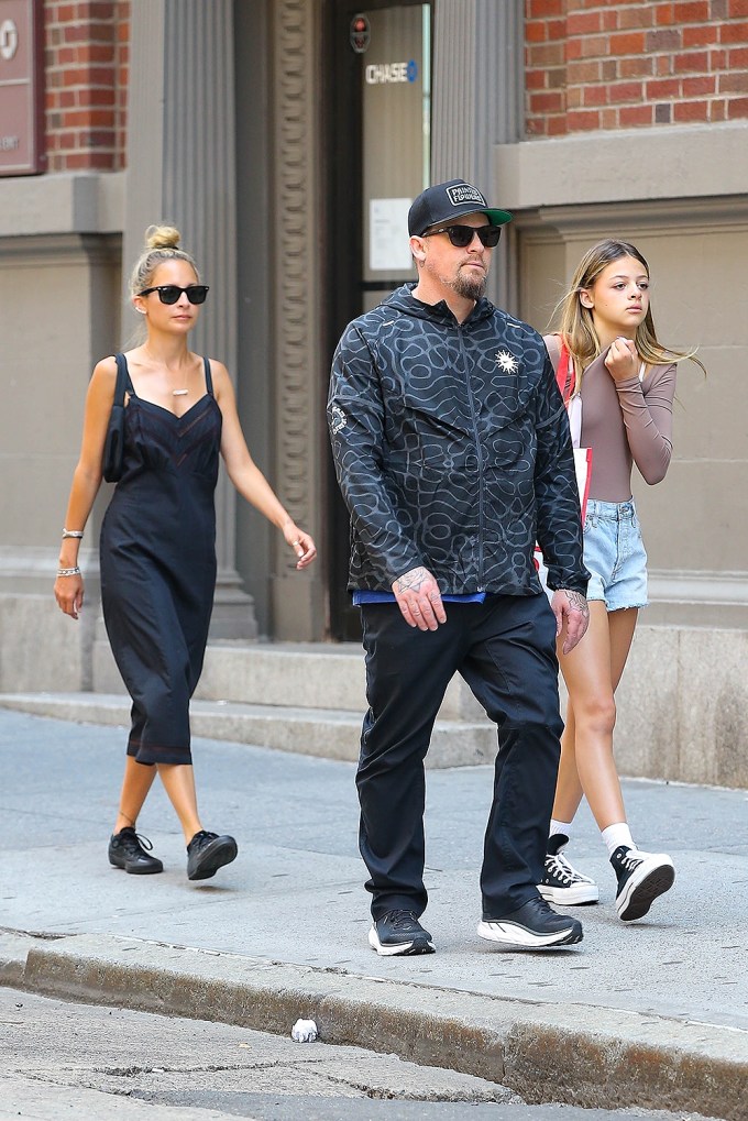 Nicole Richie goes shopping with her family