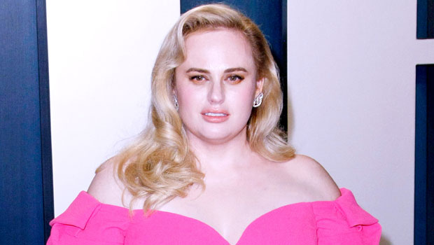 Rebel Wilson Wears Green Dress After Weight Loss With ...