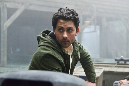 Swamp Thing -- "Pilot" -- Image Number: SWP101a_0090 V1 -- Pictured: Andy Bean as Alec Holland -- Photo: Brownie Harris / 2020 Warner Bros. Entertainment Inc. -- © 2020 Warner Bros. Entertainment Inc.  All Rights Reserved.