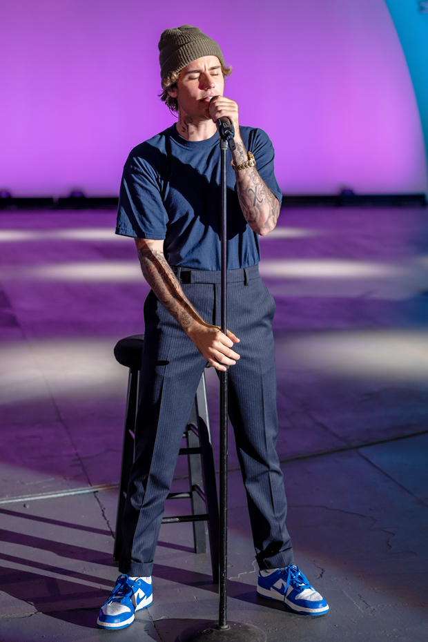 Justin Bieber CMA Awards 2020: He Sings '10,000 Hours ...