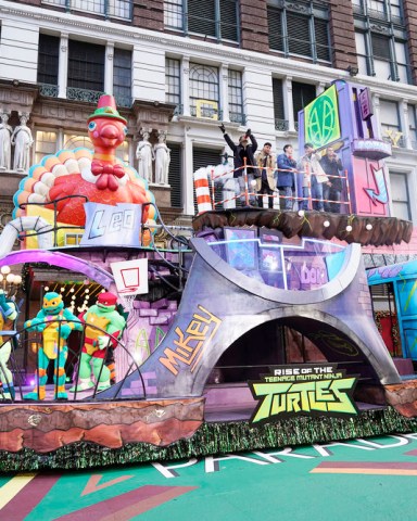 MACY'S THANKSGIVING DAY PARADE -- 2020 -- Pictured: CNCO performs on the Rise of the Teenage Mutant Ninja Turtles Float -- (Photo by: Peter Kramer/NBC)