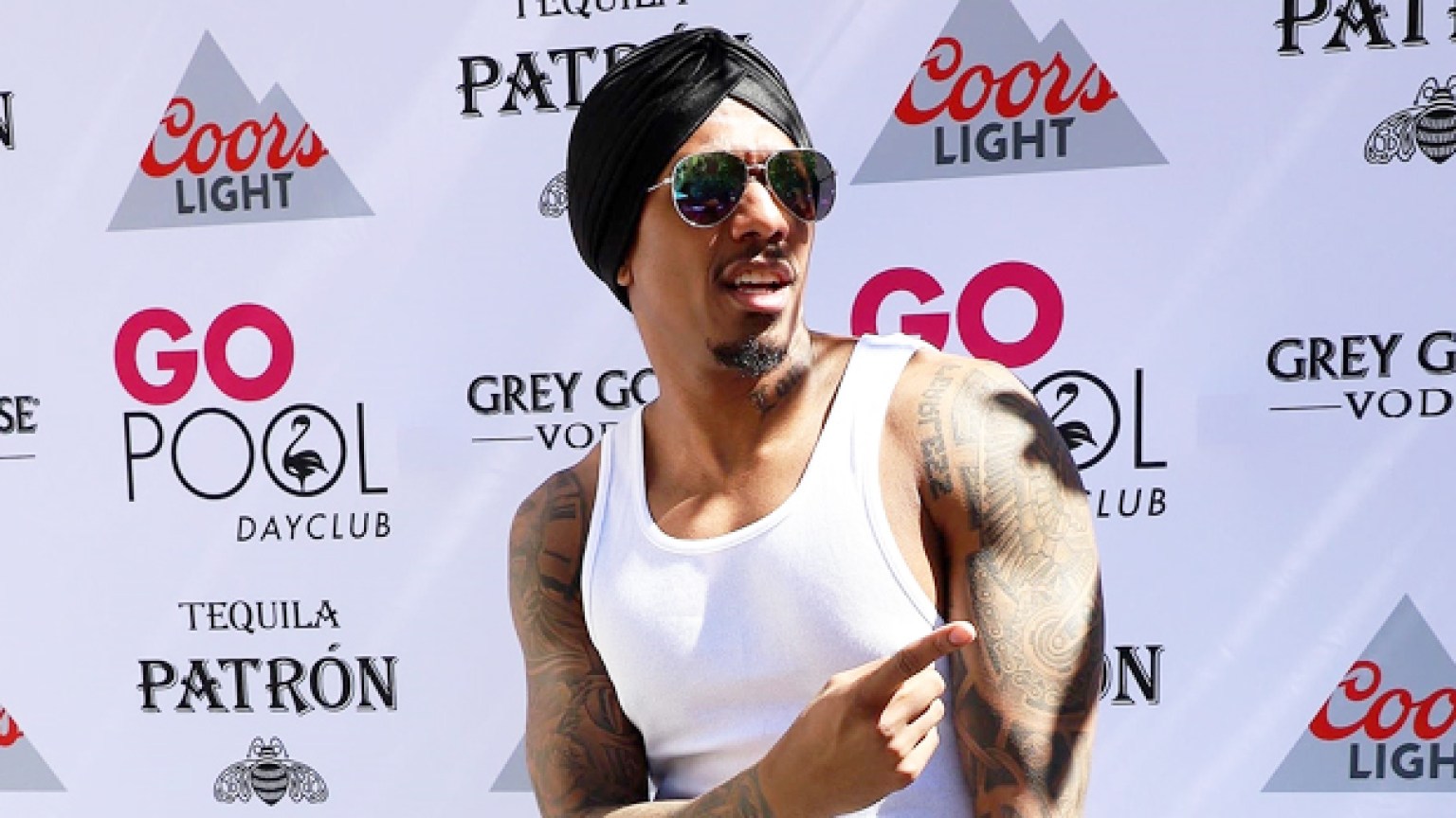 Nick Cannon Shows Off Six-Pack In Shirtless Workout Video: Watch ...