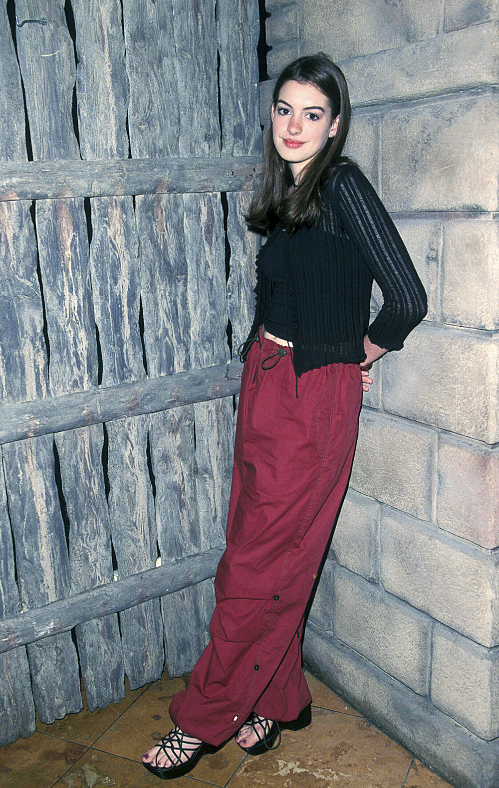 Anne Hathaway en el Fox Teen Press Junket Planet Hollywood en Los Ángeles, CA 23-07-1999. Crédito del globo: 3553583Photos/MediaPunch /IPX