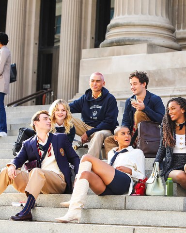 Evan Mock, Emily Alyn Lind, Thomas Doherty, Eli Brown, Jordan Alexander, Zion Moreno, Savannah Lee Smith are seen at the film set of the 'Gossip Girl' TV Series in New York City. NON-EXCLUSIVE November 10, 2020. 10 Nov 2020 Pictured: Evan Mock,Emily Alyn Lind,Thomas Doherty,Eli Brown,Jordan Alexander,Zion Moreno,Savannah Lee Smith. Photo credit: Jose Perez/Bauergriffin.com / MEGA TheMegaAgency.com +1 888 505 6342 (Mega Agency TagID: MEGA714376_012.jpg) [Photo via Mega Agency]